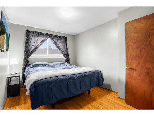 67 Burton Street, Hamilton, ON - Indoor Photo Showing Bedroom