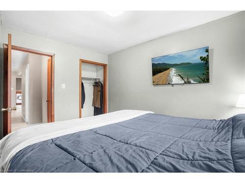 67 Burton Street, Hamilton, ON - Indoor Photo Showing Bedroom