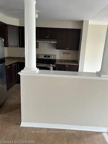 4867 Verdi Street, Burlington, ON - Indoor Photo Showing Kitchen