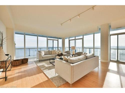 2201-1 Hurontario Street, Mississauga, ON - Indoor Photo Showing Living Room