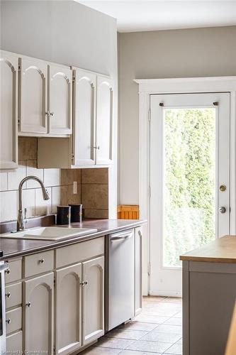 48 Macaulay Street W, Hamilton, ON - Indoor Photo Showing Kitchen