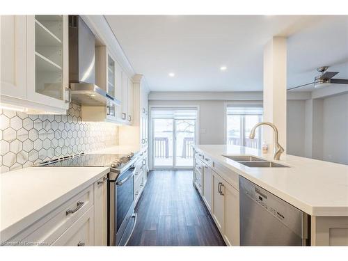 125 Periwinkle Drive, Hamilton, ON - Indoor Photo Showing Kitchen With Double Sink With Upgraded Kitchen