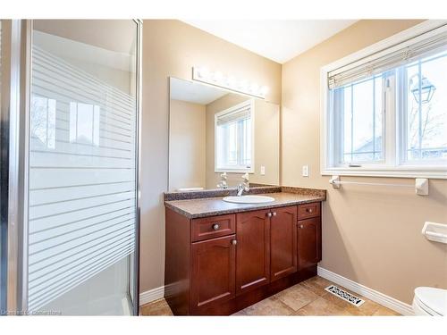 125 Periwinkle Drive, Hamilton, ON - Indoor Photo Showing Bathroom