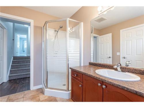 125 Periwinkle Drive, Hamilton, ON - Indoor Photo Showing Bathroom