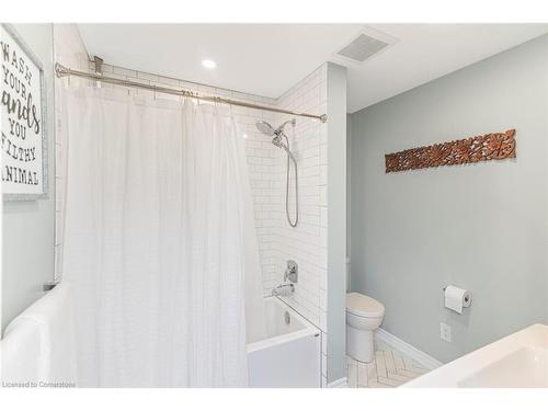 16 Fernwood Crescent, Hamilton, ON - Indoor Photo Showing Bathroom