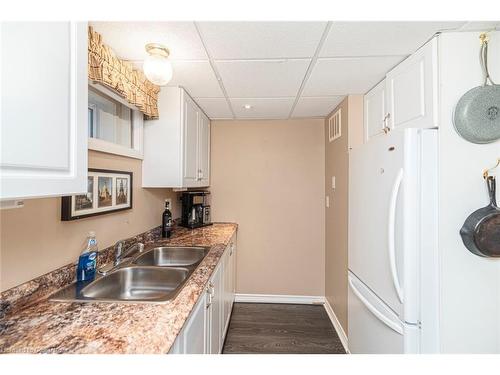 16 Fernwood Crescent, Hamilton, ON - Indoor Photo Showing Kitchen With Double Sink