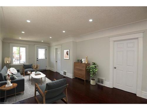 96 Cameron Avenue N, Hamilton, ON - Indoor Photo Showing Living Room