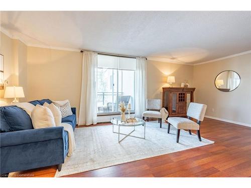 201-975 Warwick Court, Burlington, ON - Indoor Photo Showing Living Room