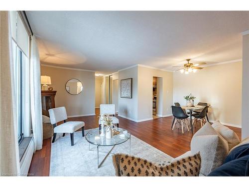 201-975 Warwick Court, Burlington, ON - Indoor Photo Showing Living Room