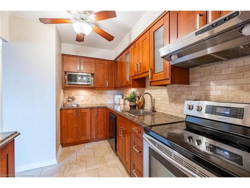 201-975 Warwick Court, Burlington, ON - Indoor Photo Showing Kitchen