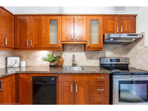 201-975 Warwick Court, Burlington, ON - Indoor Photo Showing Kitchen