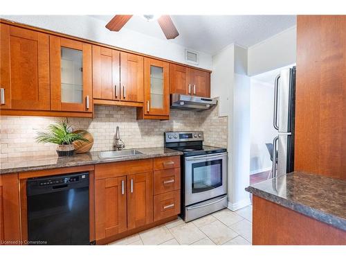 201-975 Warwick Court, Burlington, ON - Indoor Photo Showing Kitchen