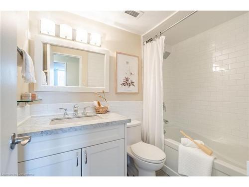 201-975 Warwick Court, Burlington, ON - Indoor Photo Showing Bathroom