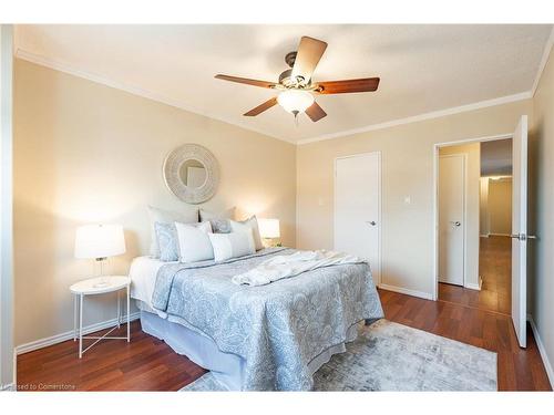 201-975 Warwick Court, Burlington, ON - Indoor Photo Showing Bedroom