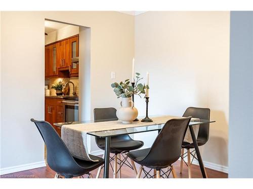 201-975 Warwick Court, Burlington, ON - Indoor Photo Showing Dining Room