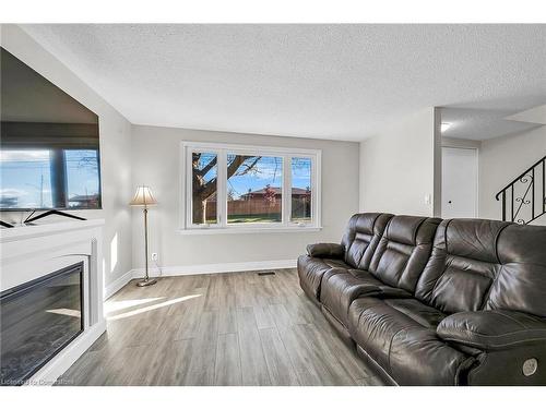 18 Palmer Road, Hamilton, ON - Indoor Photo Showing Living Room With Fireplace