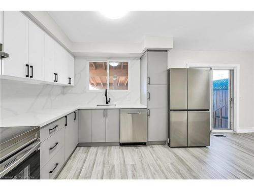 18 Palmer Road, Hamilton, ON - Indoor Photo Showing Kitchen