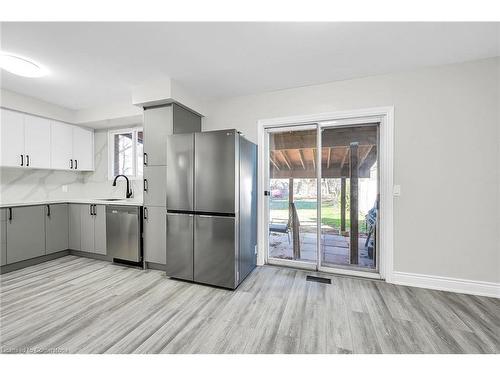 18 Palmer Road, Hamilton, ON - Indoor Photo Showing Kitchen