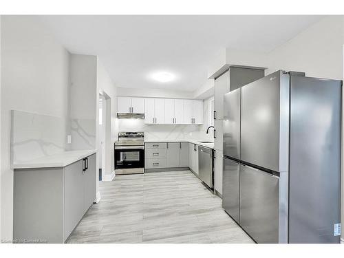 18 Palmer Road, Hamilton, ON - Indoor Photo Showing Kitchen