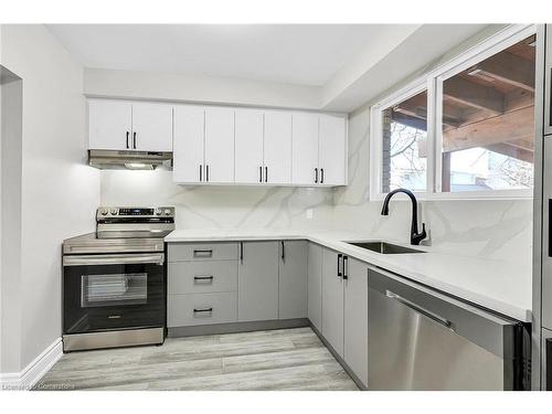 18 Palmer Road, Hamilton, ON - Indoor Photo Showing Kitchen With Upgraded Kitchen