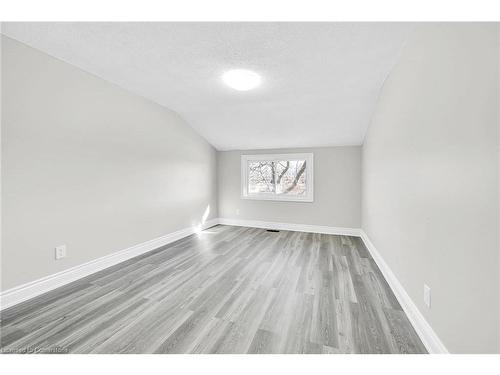 18 Palmer Road, Hamilton, ON - Indoor Photo Showing Other Room