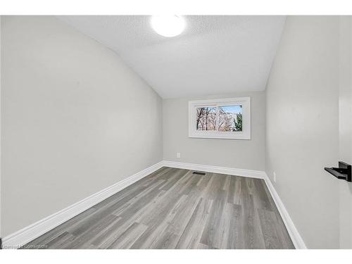 18 Palmer Road, Hamilton, ON - Indoor Photo Showing Other Room