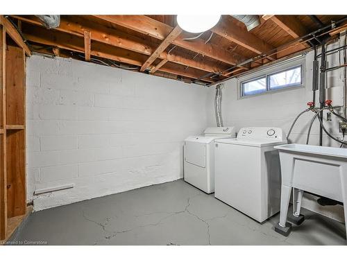 18 Palmer Road, Hamilton, ON - Indoor Photo Showing Laundry Room