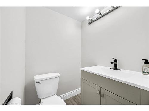 18 Palmer Road, Hamilton, ON - Indoor Photo Showing Bathroom