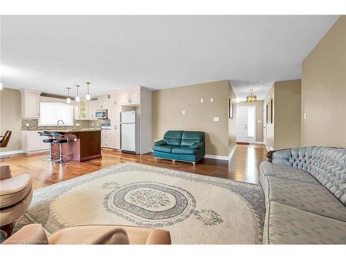 6 Postma Drive, Dunnville, ON - Indoor Photo Showing Living Room