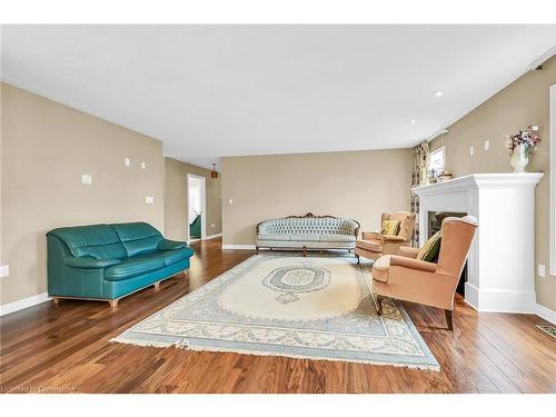 6 Postma Drive, Dunnville, ON - Indoor Photo Showing Living Room