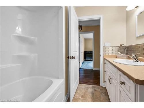 6 Postma Drive, Dunnville, ON - Indoor Photo Showing Bathroom