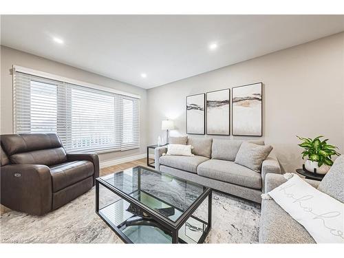 14 Gatestone Drive, Hamilton, ON - Indoor Photo Showing Living Room