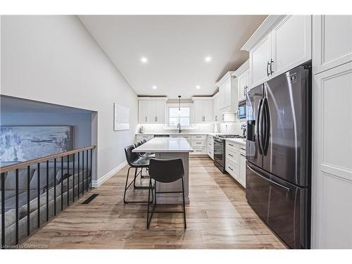 14 Gatestone Drive, Hamilton, ON - Indoor Photo Showing Kitchen