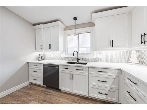 14 Gatestone Drive, Hamilton, ON - Indoor Photo Showing Kitchen With Double Sink With Upgraded Kitchen