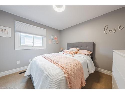 14 Gatestone Drive, Hamilton, ON - Indoor Photo Showing Bedroom