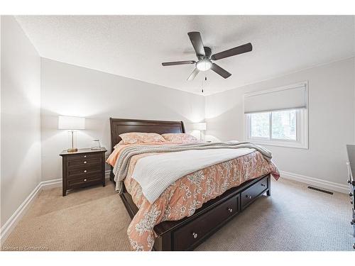 14 Gatestone Drive, Hamilton, ON - Indoor Photo Showing Bedroom