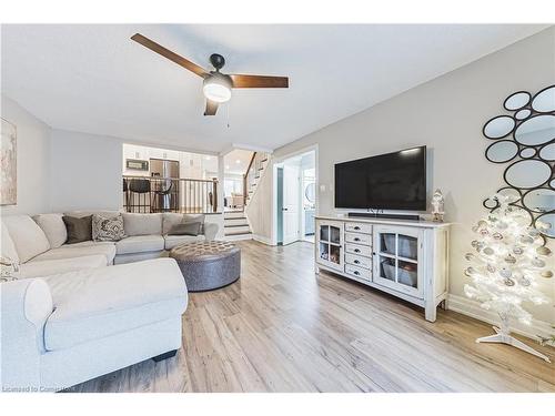 14 Gatestone Drive, Hamilton, ON - Indoor Photo Showing Living Room