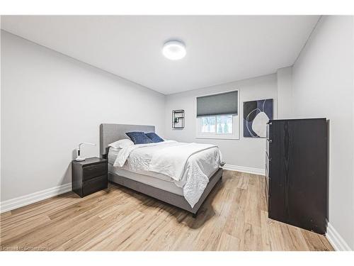 14 Gatestone Drive, Hamilton, ON - Indoor Photo Showing Bedroom