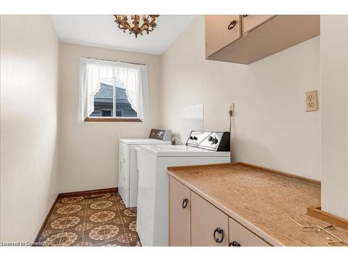 103 Leggett Crescent, Hamilton, ON - Indoor Photo Showing Laundry Room