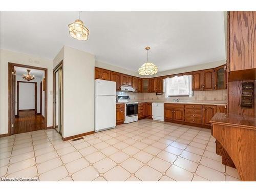 103 Leggett Crescent, Hamilton, ON - Indoor Photo Showing Kitchen