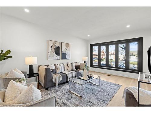 20 Burfield Avenue, Hamilton, ON - Indoor Photo Showing Living Room