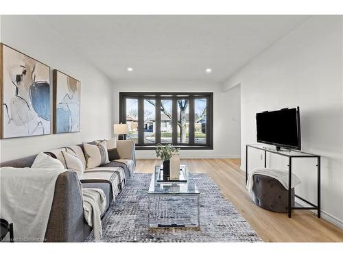 20 Burfield Avenue, Hamilton, ON - Indoor Photo Showing Living Room