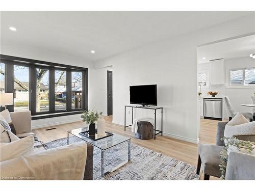 20 Burfield Avenue, Hamilton, ON - Indoor Photo Showing Living Room