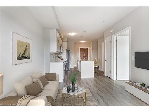 321-128 Grovewood Common, Oakville, ON - Indoor Photo Showing Living Room