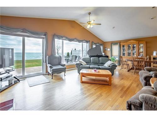 2948 North Shore Drive, Lowbanks, ON - Indoor Photo Showing Living Room