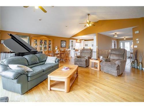 2948 North Shore Drive, Lowbanks, ON - Indoor Photo Showing Living Room