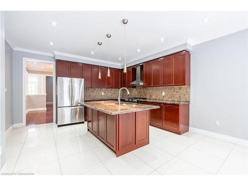 15 Hellyer Avenue, Brampton, ON - Indoor Photo Showing Kitchen