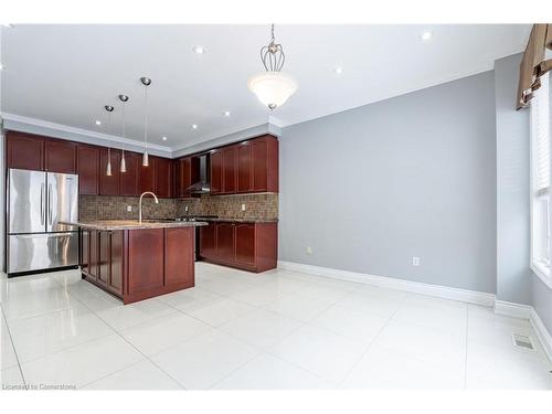 15 Hellyer Avenue, Brampton, ON - Indoor Photo Showing Kitchen