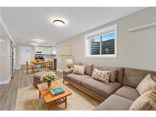 Lower-6 Murray Street, St. Catharines, ON - Indoor Photo Showing Living Room