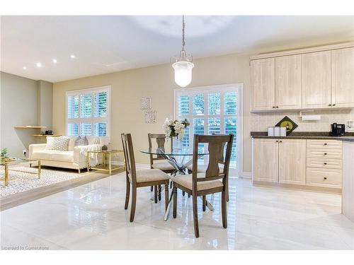 96 Glenmeadow Crescent, Stoney Creek, ON - Indoor Photo Showing Dining Room